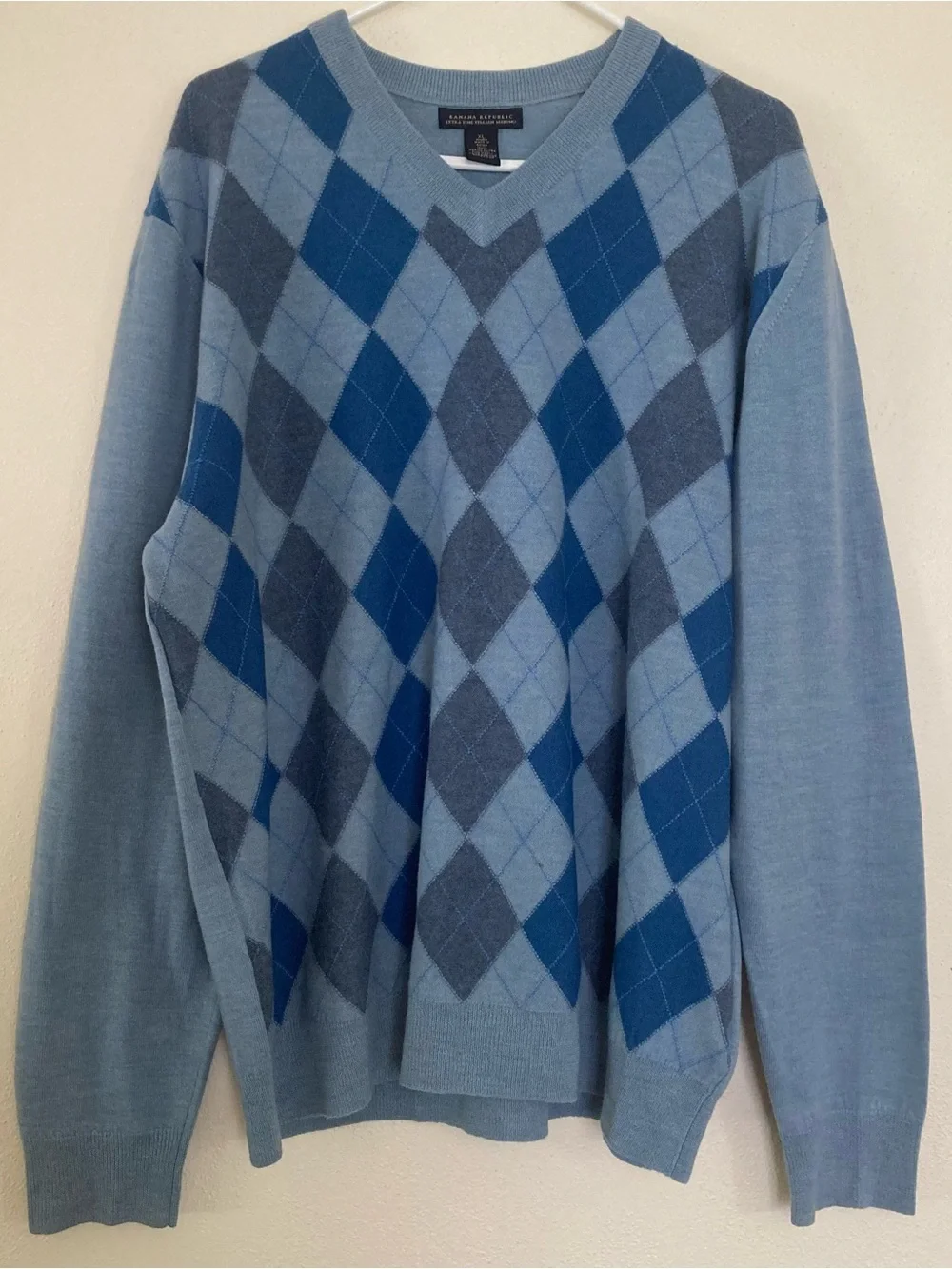 Banana Republic Men’s Blue Argyle Sweater XL